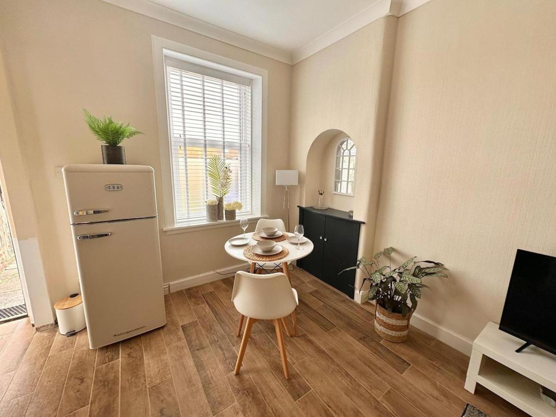 Prestwick Kingb Petsok Freep Wifi Tv Apartment Exterior photo